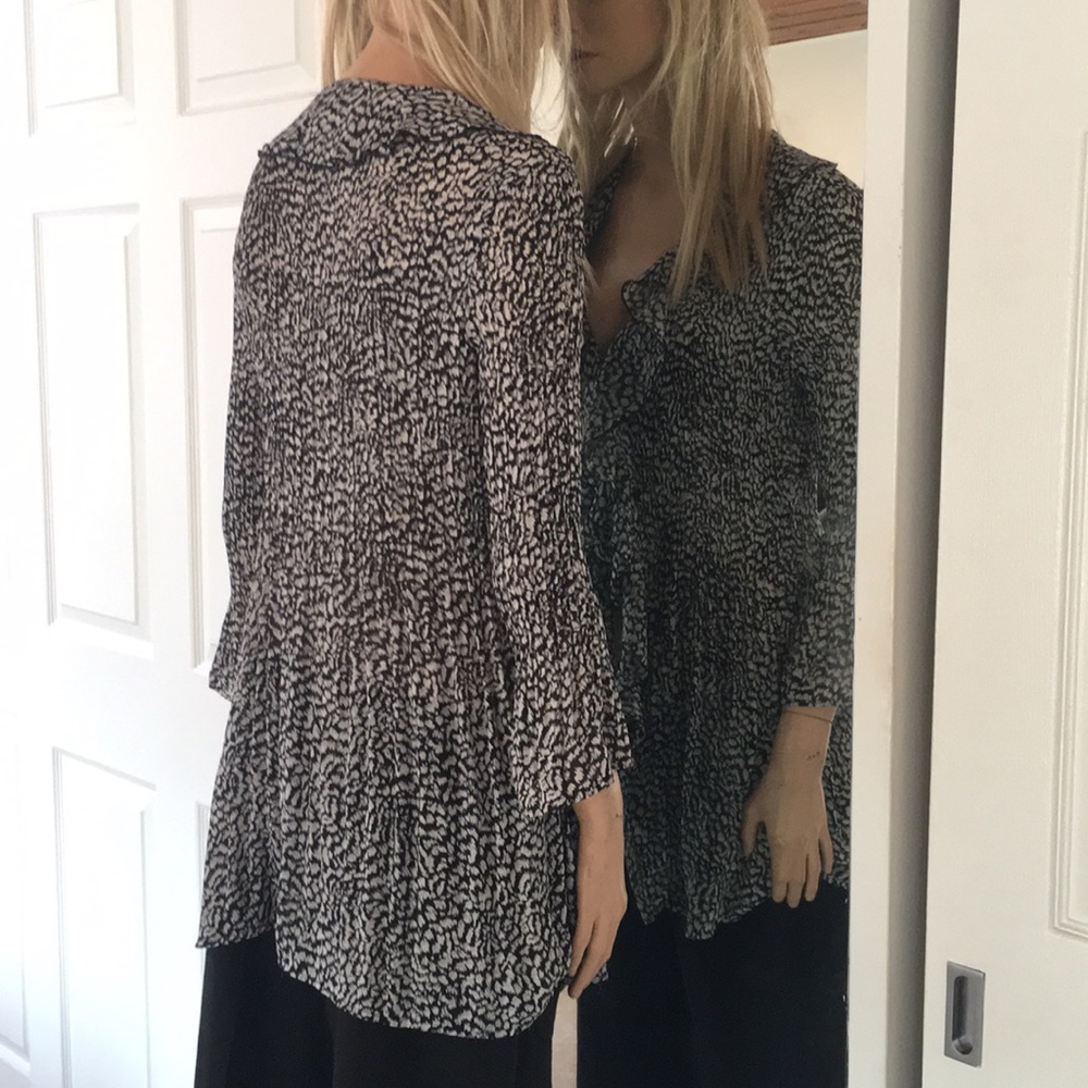 Pretty  Blk&Wht Print Blouse/Jacket W/Ruffle Front - Picture 6 of 6